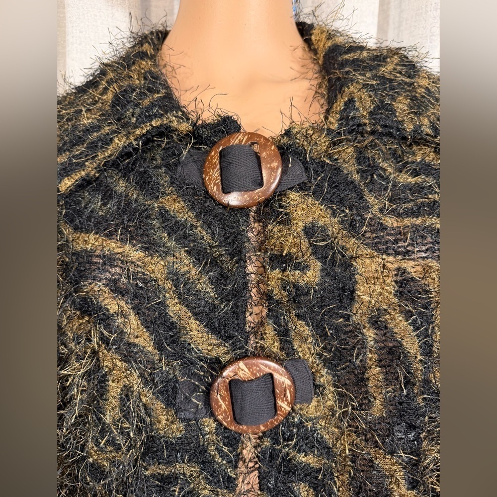 Emma G XL Black & Gold Fuzzy Jacket Textured Shaggy Knit,Wood Buckle - Picture 4 of 6